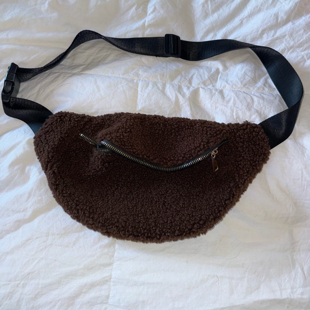 Fuzzy Fanny Pack 🧸